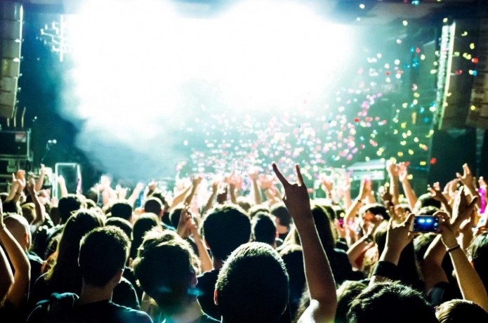 book-the-best-music-in-palm-desert-for-your-next-night-out-big-0