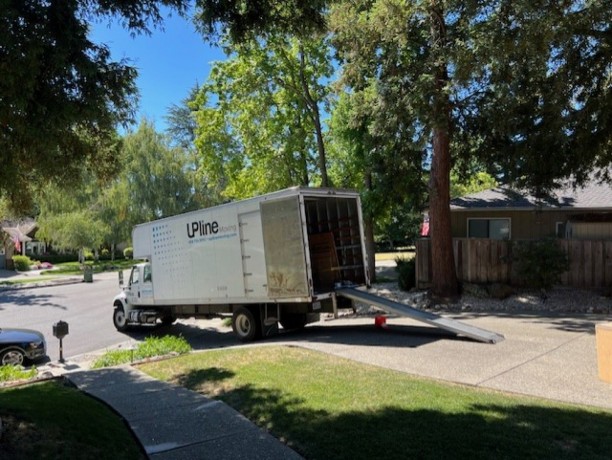 upline-moving-big-1