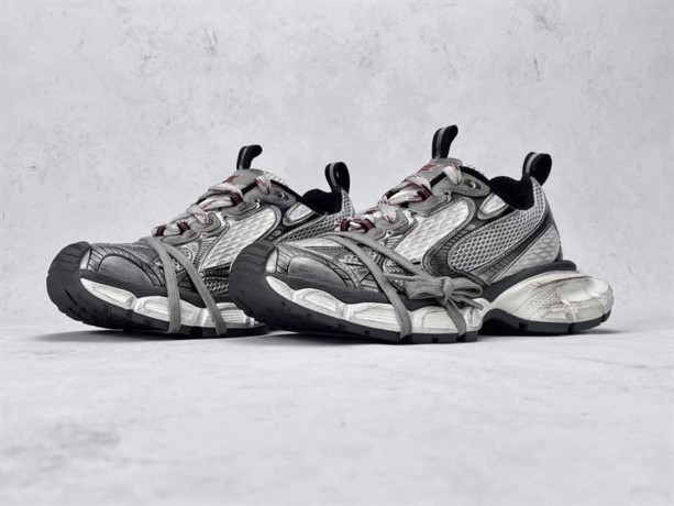 balenciaga-speed-trainer-fake-big-3