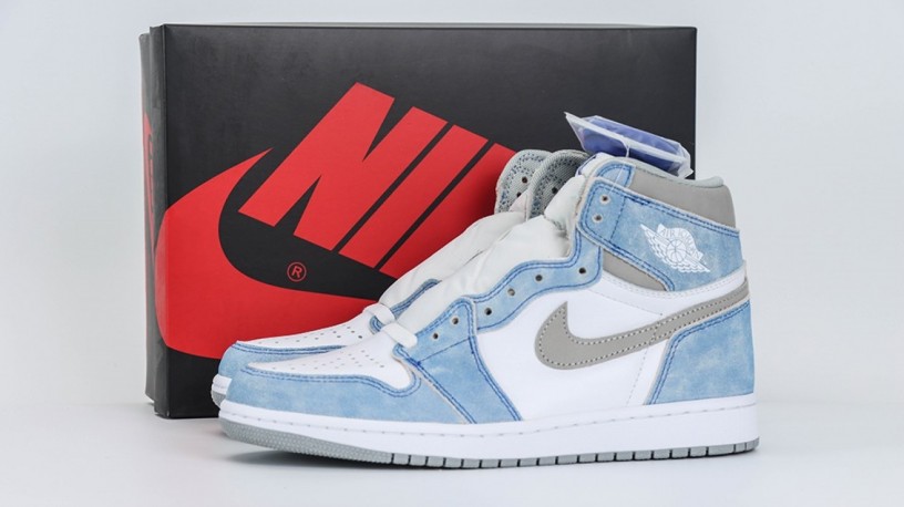 air-jordan-1-high-og-hyper-royal-replica-big-2