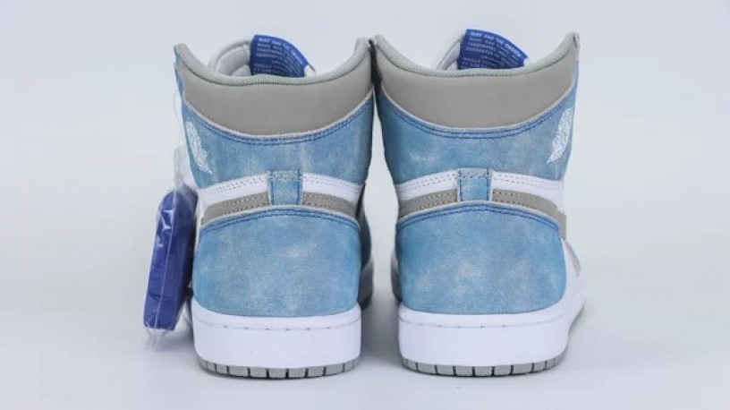 air-jordan-1-high-og-hyper-royal-replica-big-0