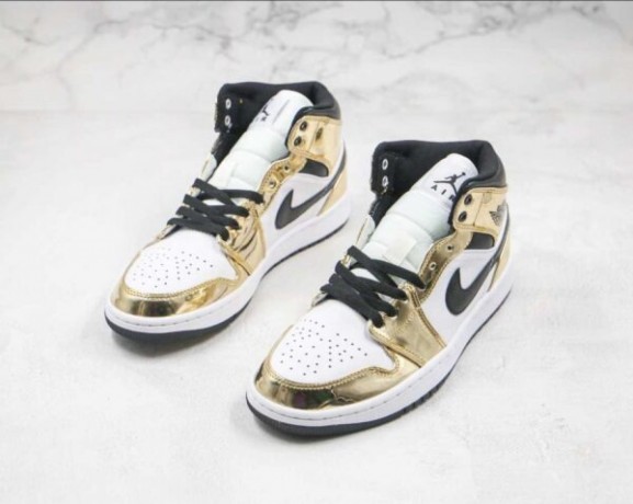 air-jordan-1-mid-metallic-gold-big-1